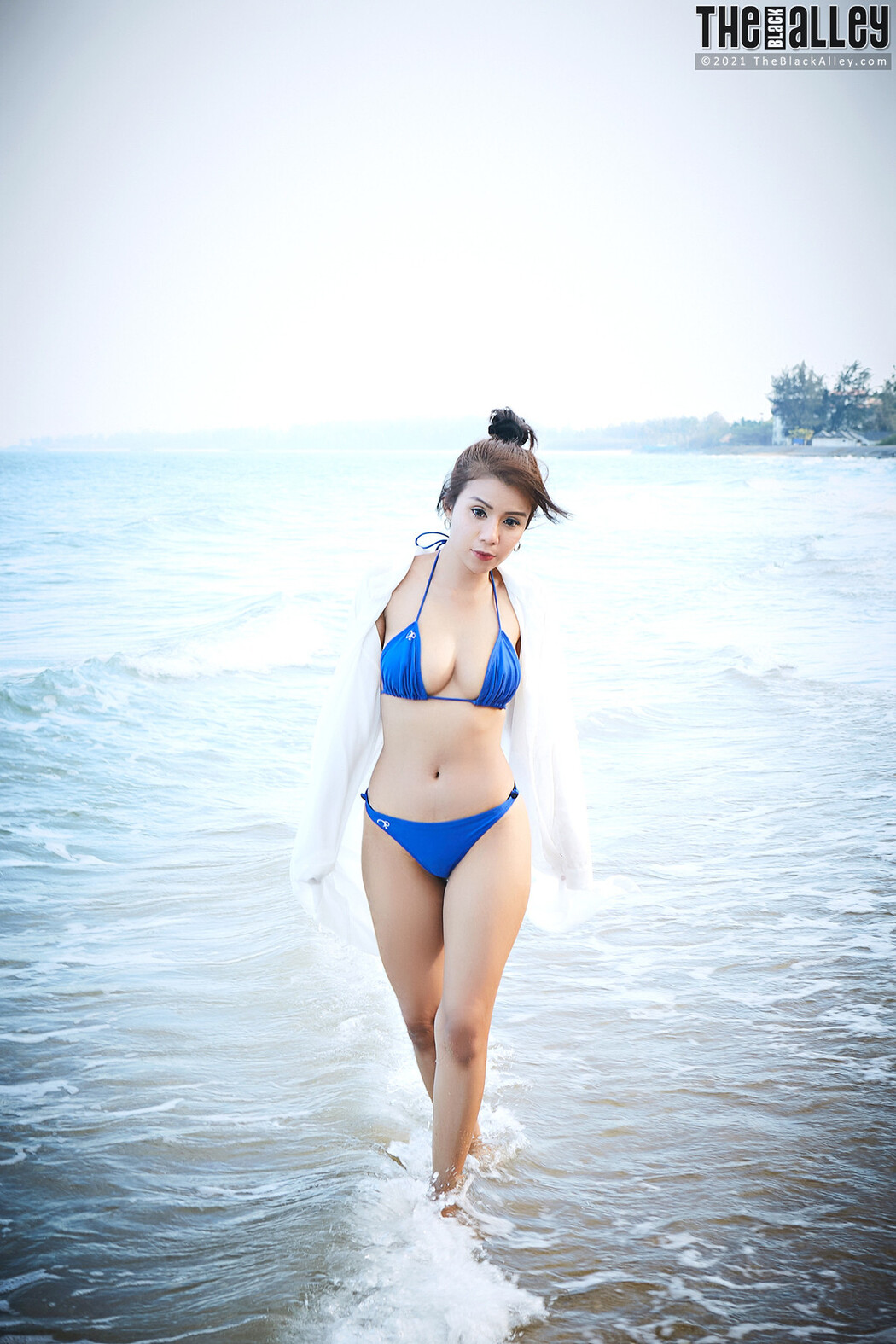 Aliyah The Black Alley Photobook Set.48