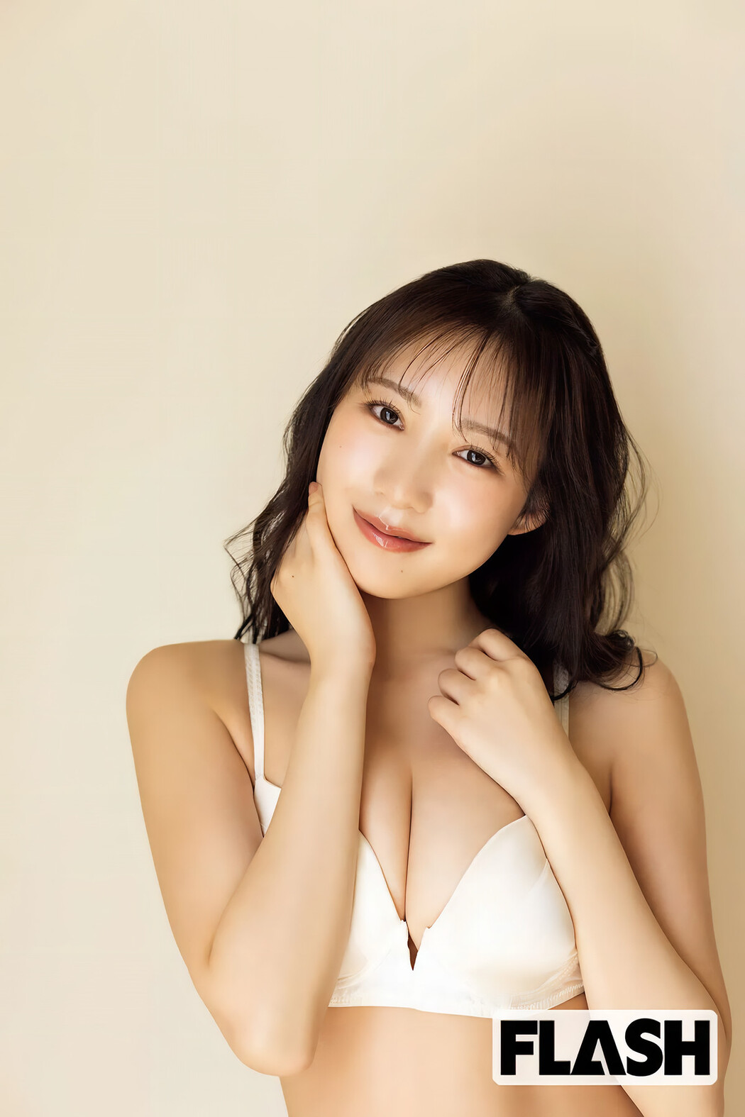 Sumire Yokono 横野すみれ, FLASH 2025.04.15 (フラッシュ 2025年4月15日号)