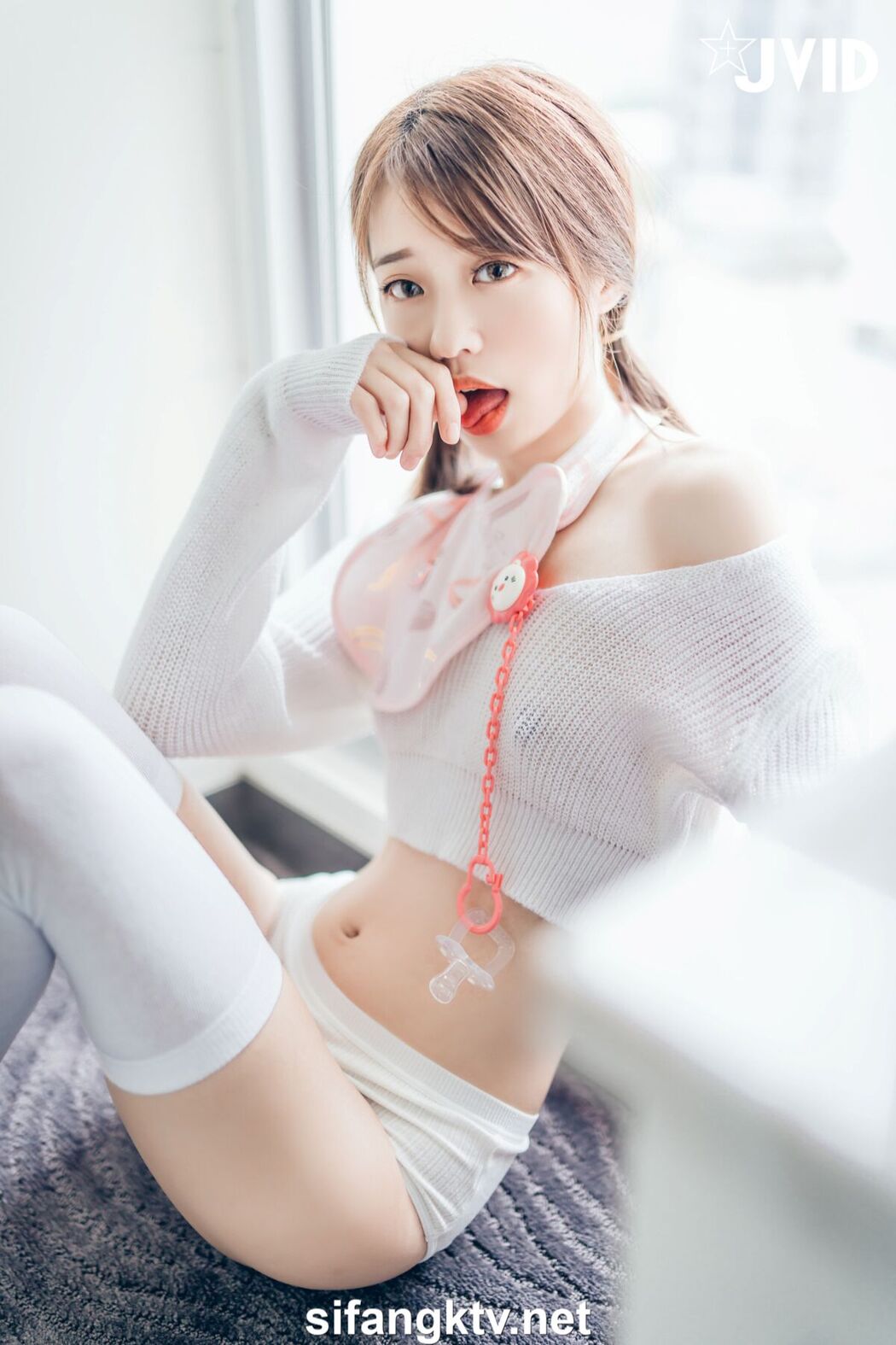 JVID Yan Yan 妍妍 Angel – 妍妍小寶寶 來餵她喝奶吧 還有透絲透點裝 潤滑絲襪 Part2
