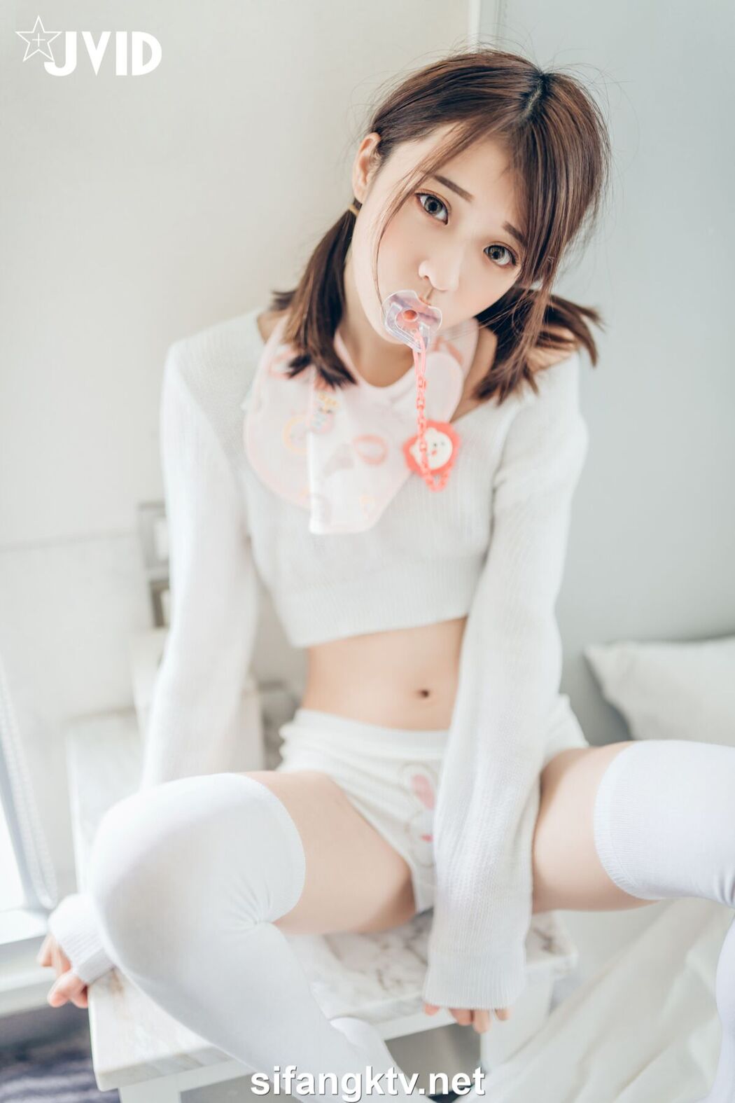JVID Yan Yan 妍妍 Angel – 妍妍小寶寶 來餵她喝奶吧 還有透絲透點裝 潤滑絲襪 Part2