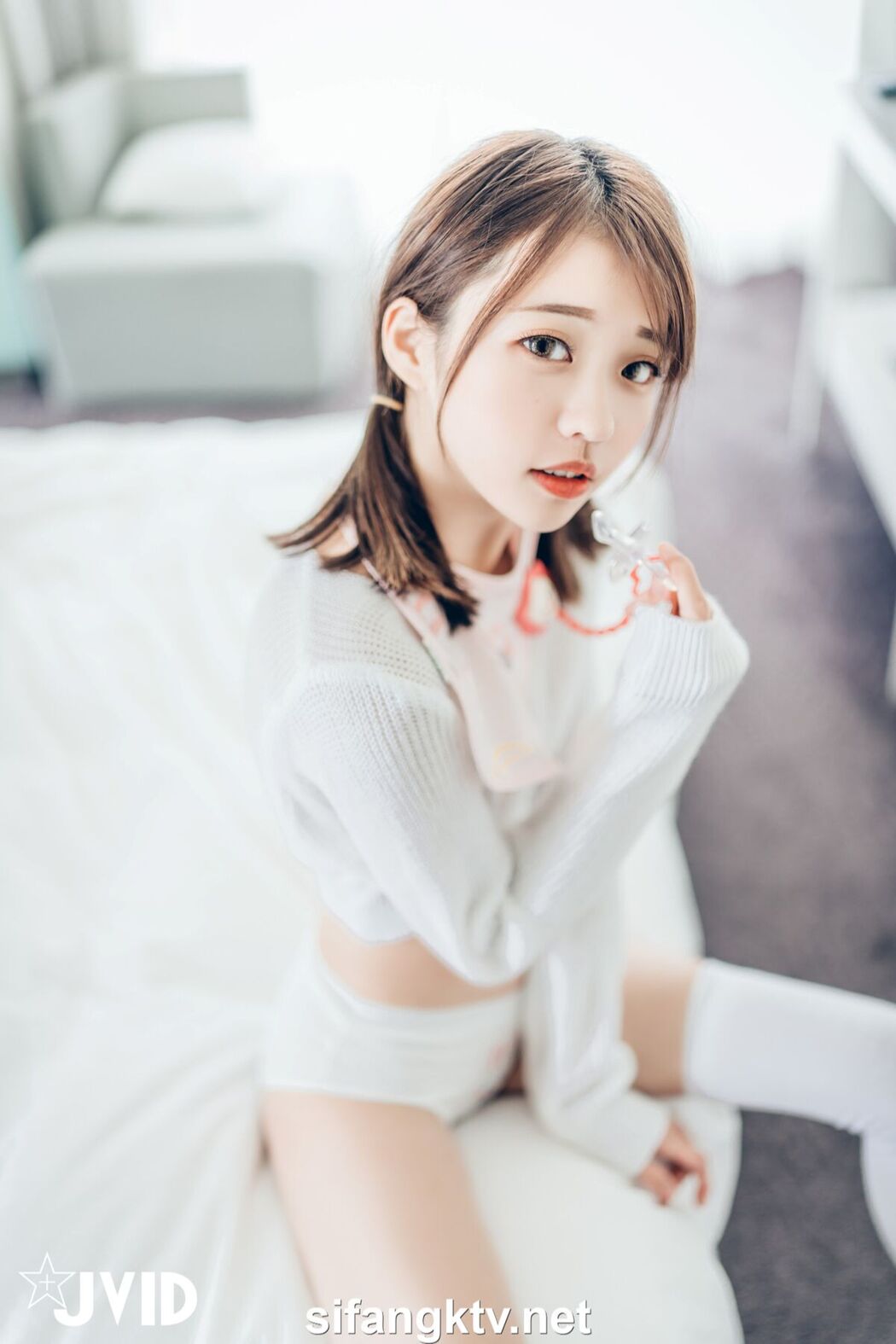 JVID Yan Yan 妍妍 Angel – 妍妍小寶寶 來餵她喝奶吧 還有透絲透點裝 潤滑絲襪 Part2