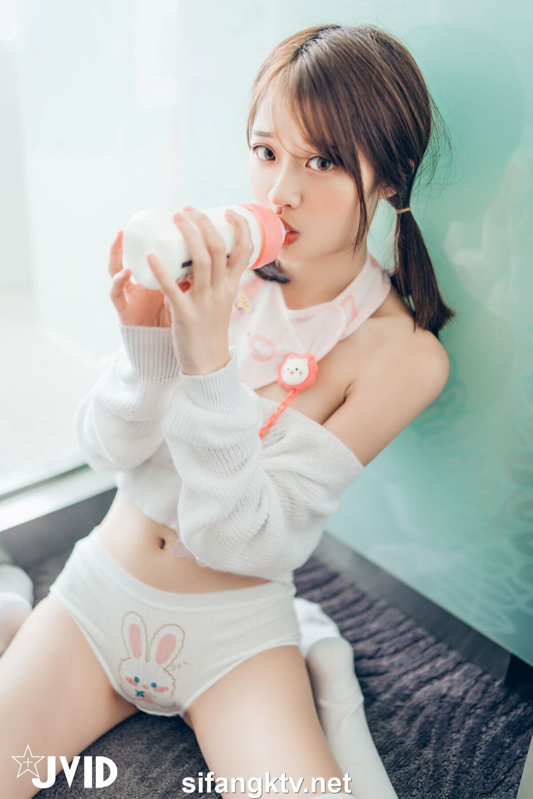 JVID Yan Yan 妍妍 Angel – 妍妍小寶寶 來餵她喝奶吧 還有透絲透點裝 潤滑絲襪 Part2