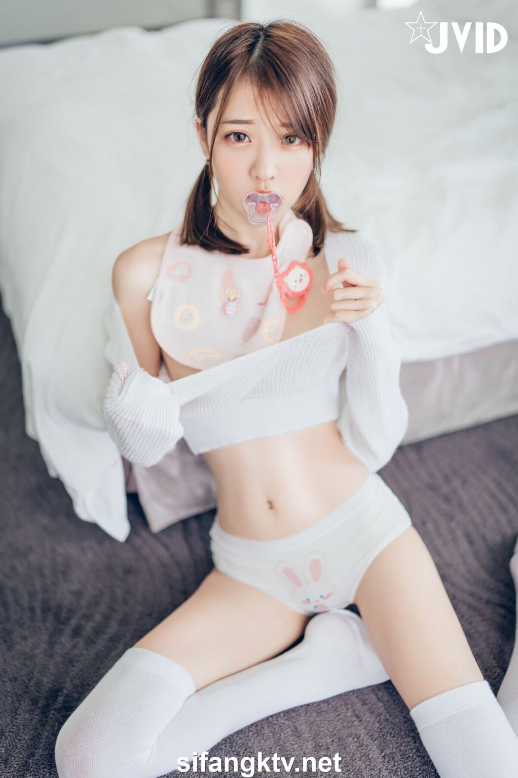 JVID Yan Yan 妍妍 Angel – 妍妍小寶寶 來餵她喝奶吧 還有透絲透點裝 潤滑絲襪 Part2