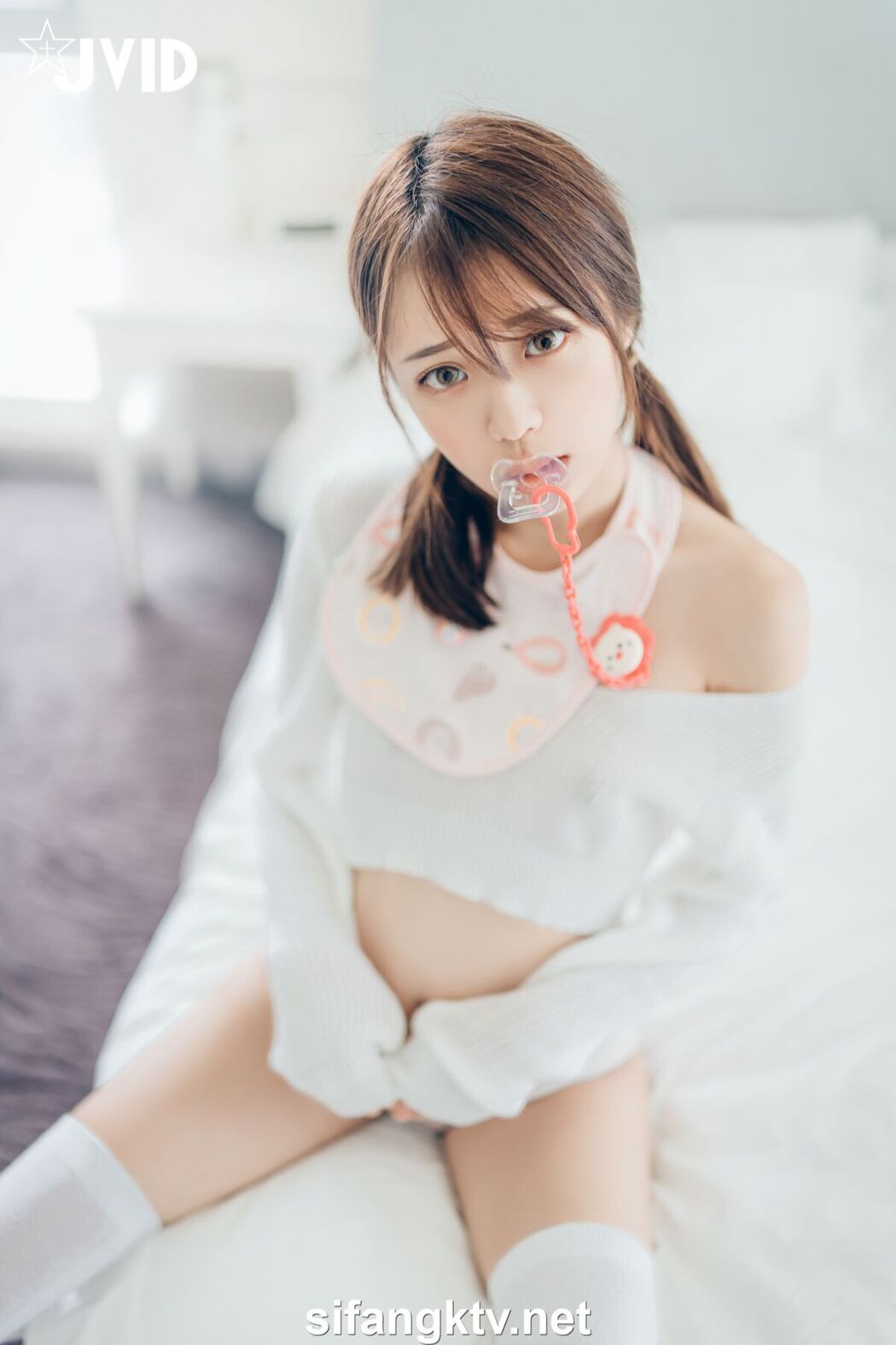 JVID Yan Yan 妍妍 Angel – 妍妍小寶寶 來餵她喝奶吧 還有透絲透點裝 潤滑絲襪 Part2