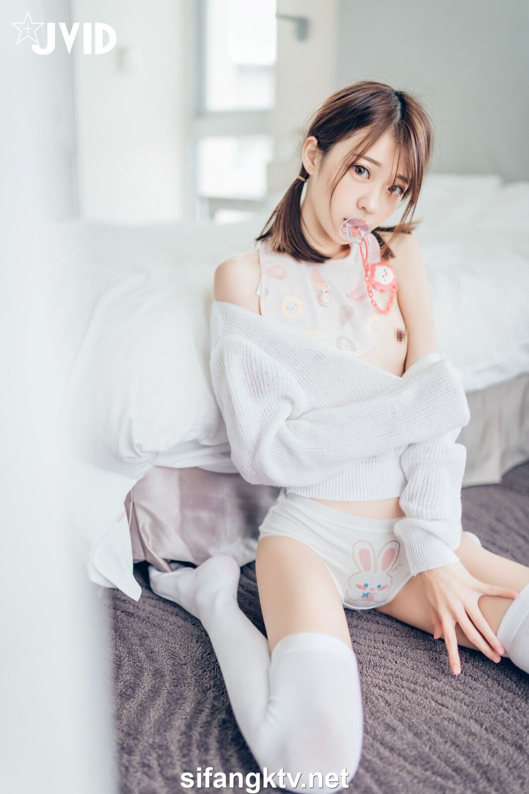 JVID Yan Yan 妍妍 Angel – 妍妍小寶寶 來餵她喝奶吧 還有透絲透點裝 潤滑絲襪 Part2