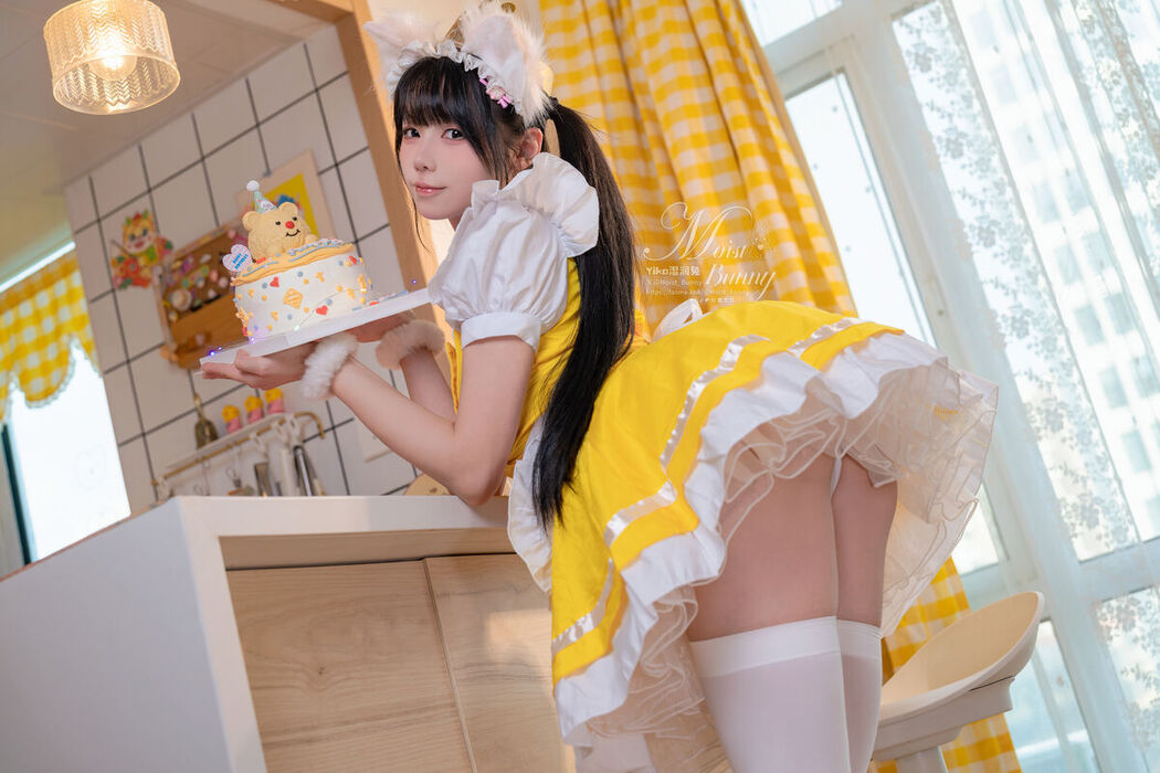Coser@黏黏团子兔 – 12月作品 诞生日限定 兔子味蛋糕