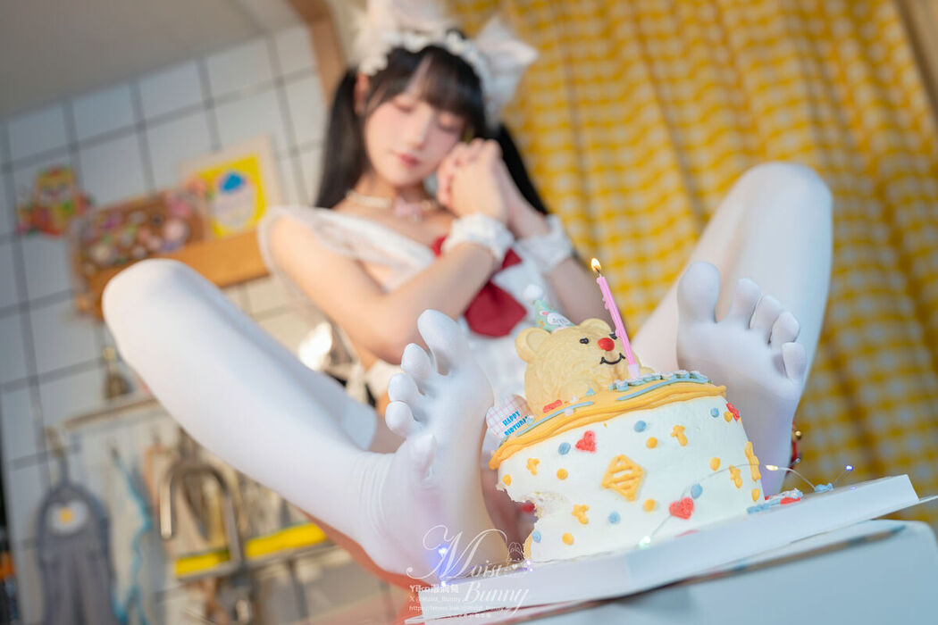 Coser@黏黏团子兔 – 12月作品 诞生日限定 兔子味蛋糕