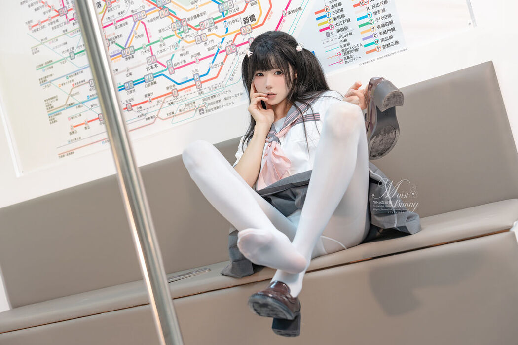 Coser@黏黏团子兔 – 12月作品 地铁萌妹 恋爱循环 Part2