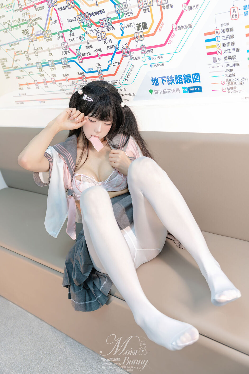 Coser@黏黏团子兔 – 12月作品 地铁萌妹 恋爱循环 Part2
