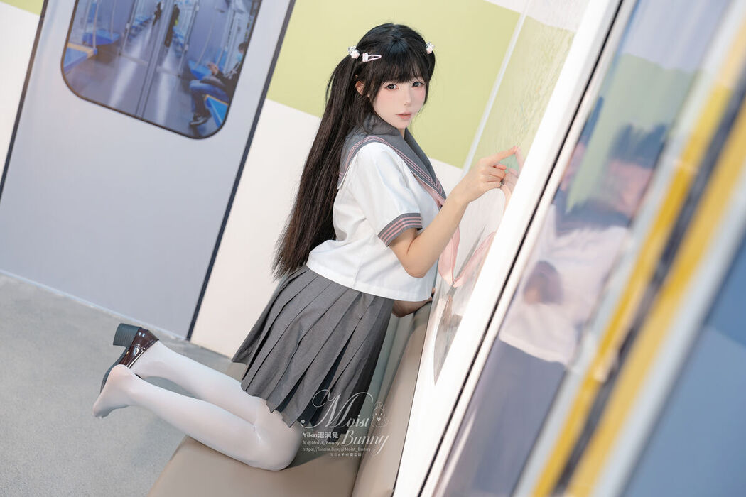 Coser@黏黏团子兔 – 12月作品 地铁萌妹 恋爱循环 Part1