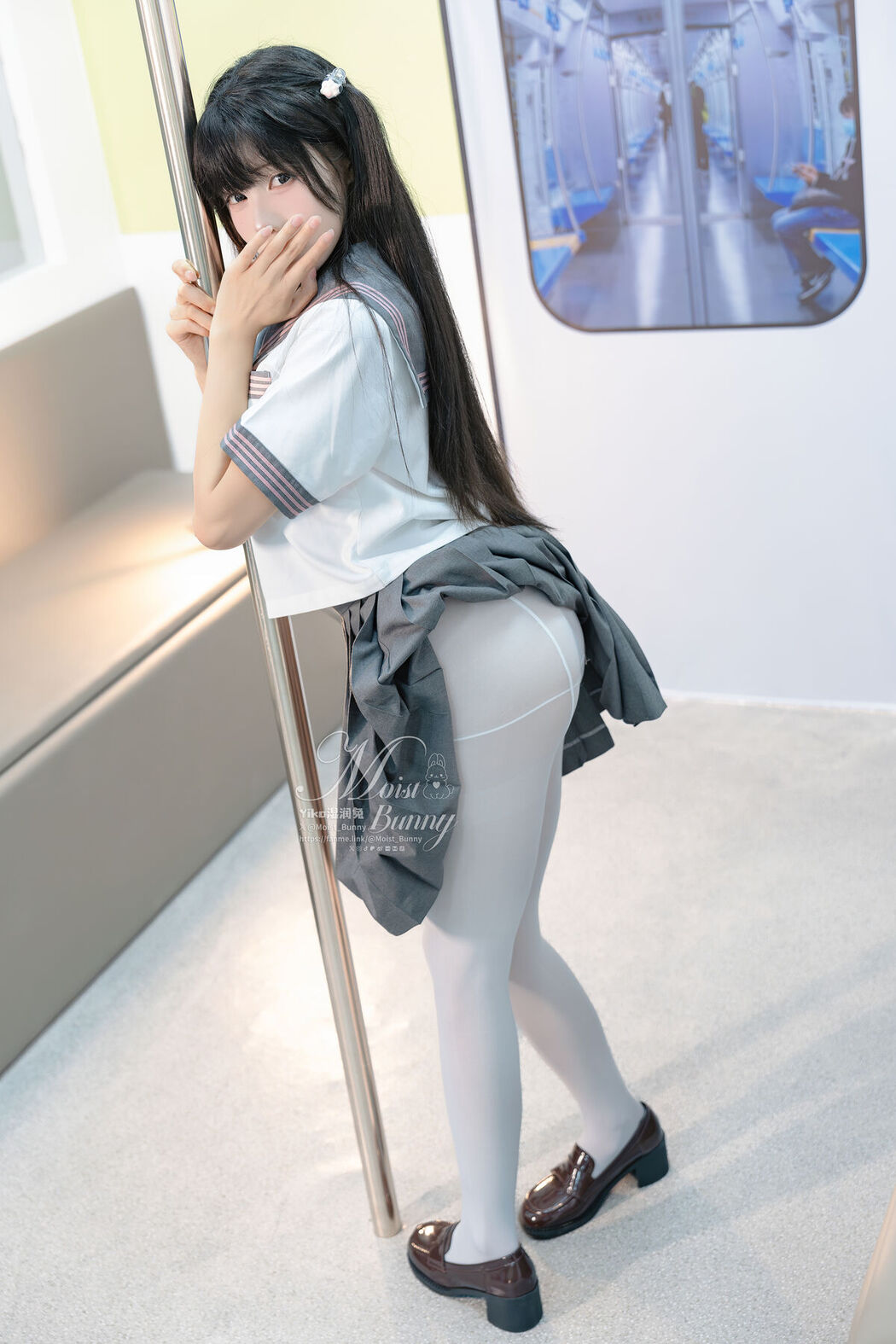 Coser@黏黏团子兔 – 12月作品 地铁萌妹 恋爱循环 Part3