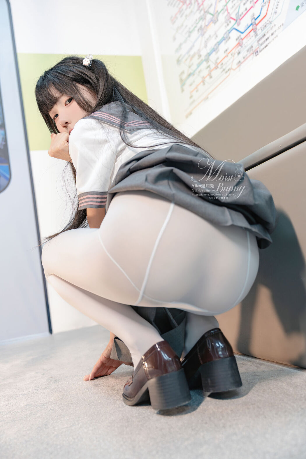 Coser@黏黏团子兔 – 12月作品 地铁萌妹 恋爱循环 Part2