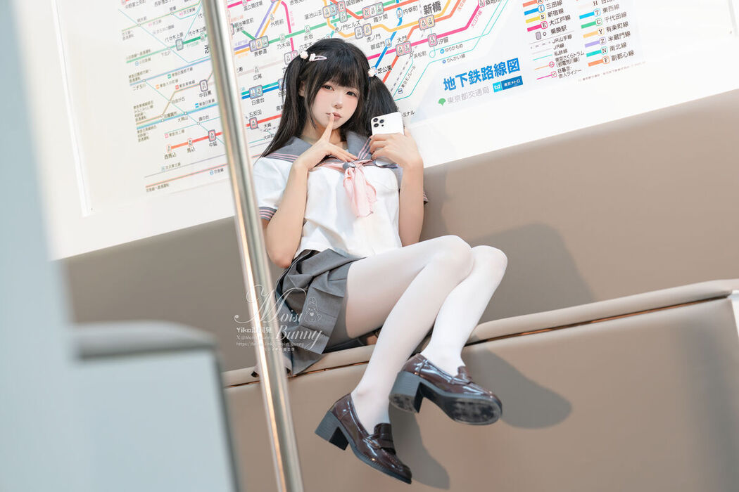 Coser@黏黏团子兔 – 12月作品 地铁萌妹 恋爱循环 Part2