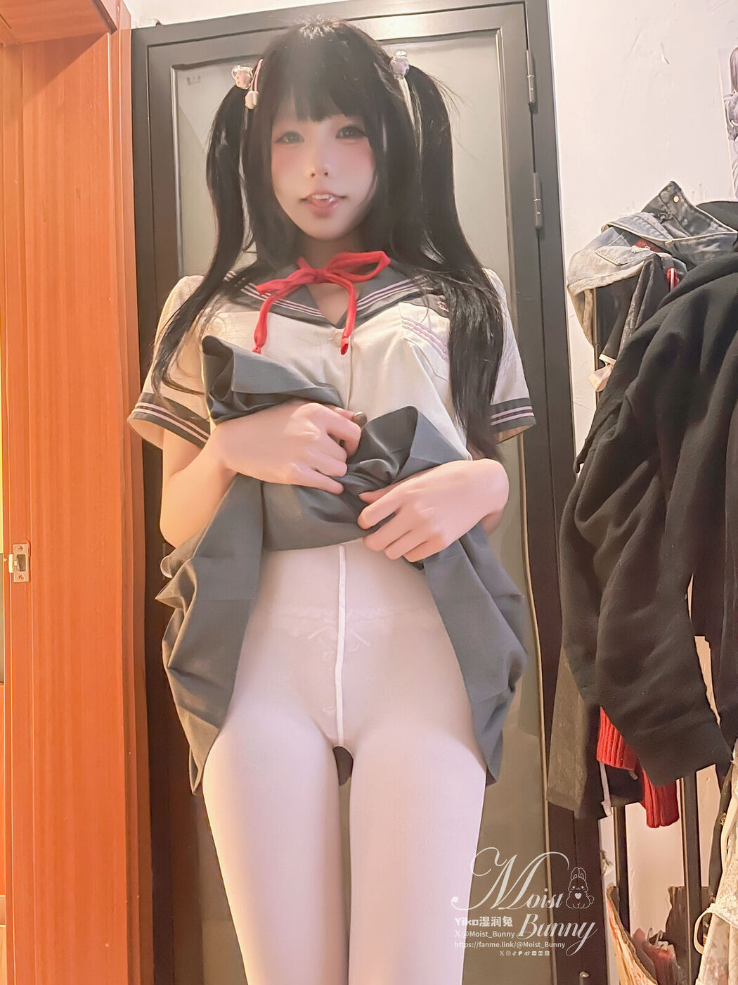 Coser@黏黏团子兔 – 12月作品 地铁萌妹 恋爱循环 Part3