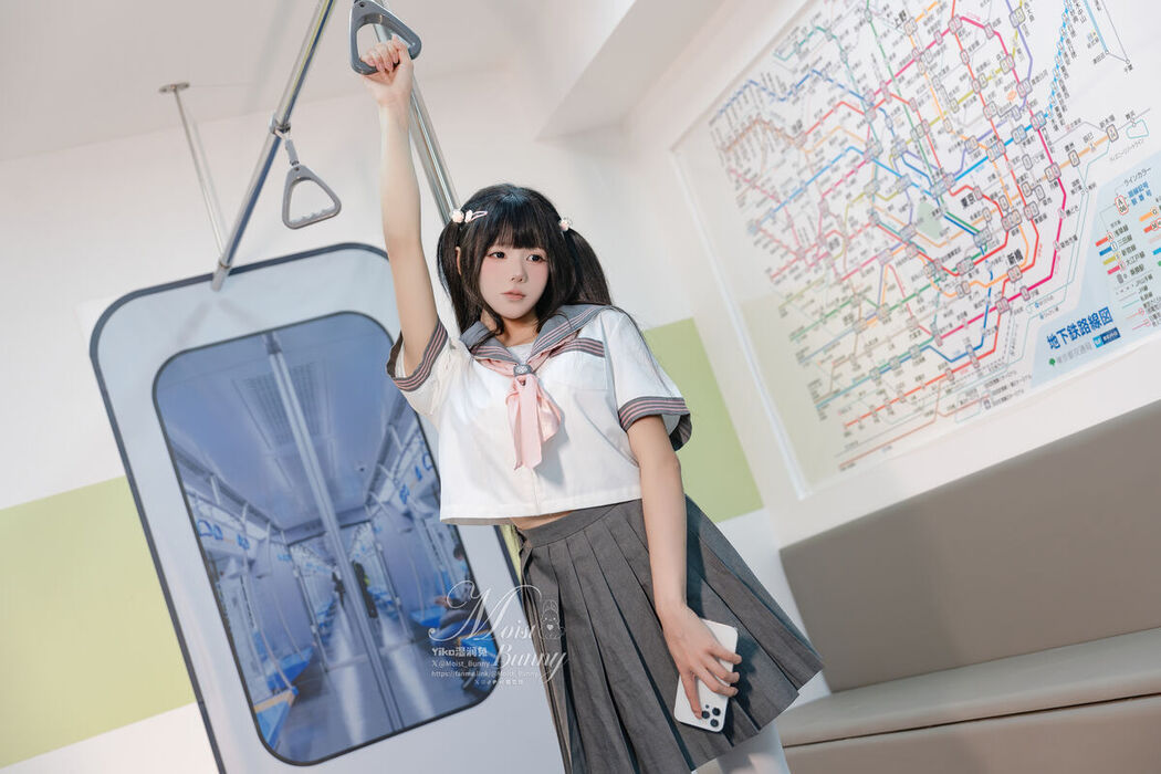 Coser@黏黏团子兔 – 12月作品 地铁萌妹 恋爱循环 Part2