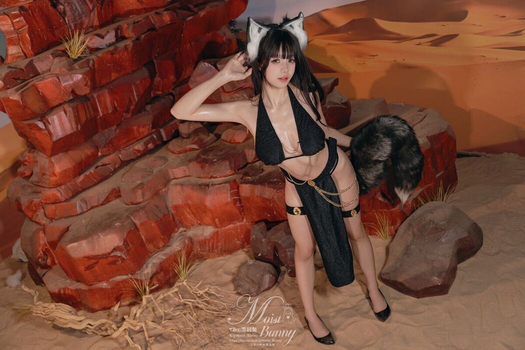 Coser@黏黏团子兔 – 12月月票特典 狼的诱惑