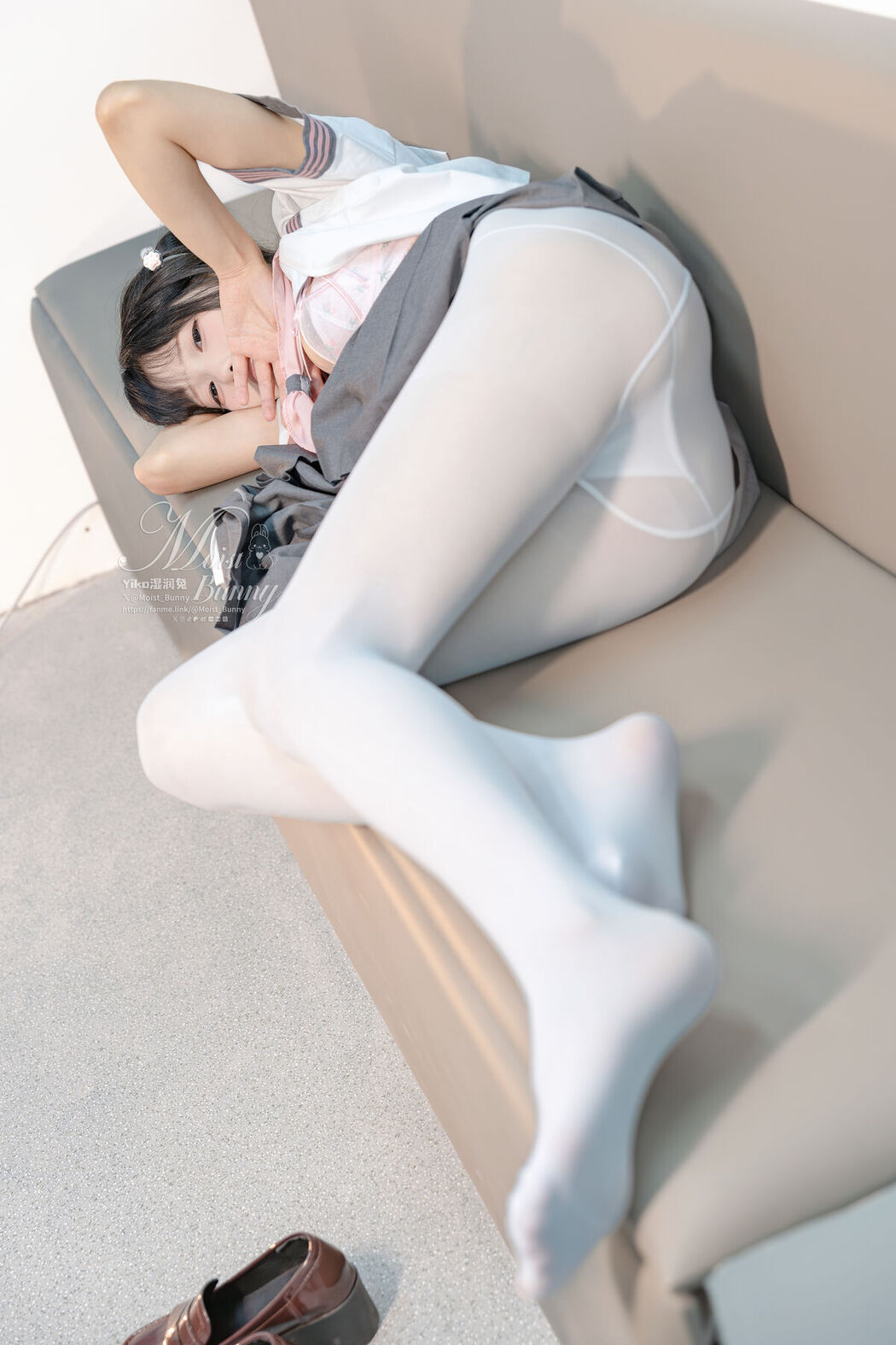 Coser@黏黏团子兔 – 12月作品 地铁萌妹 恋爱循环 Part2