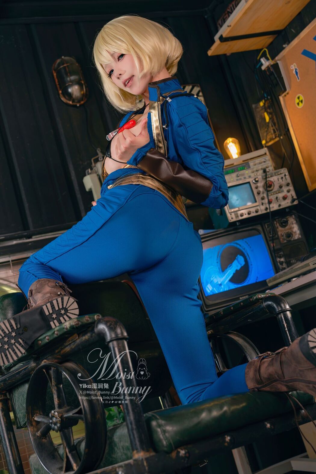 Coser@黏黏团子兔 – 12月作品 辐射-灰烬余生