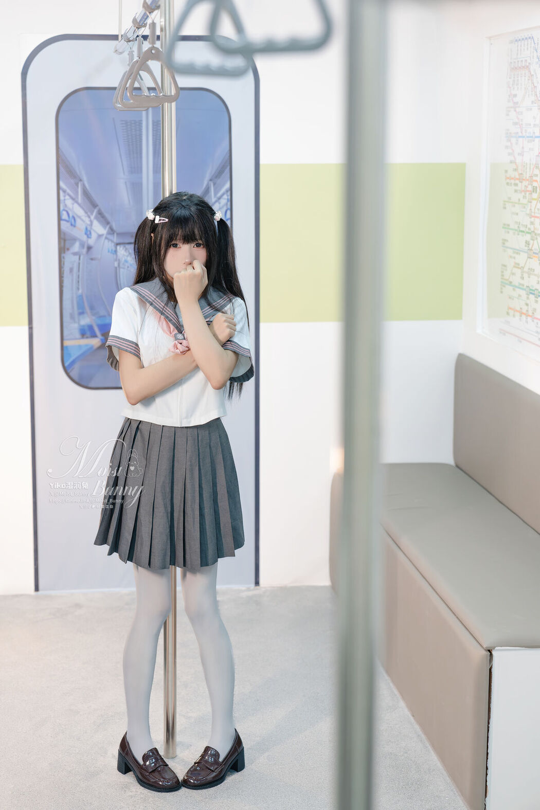 Coser@黏黏团子兔 – 12月作品 地铁萌妹 恋爱循环 Part2