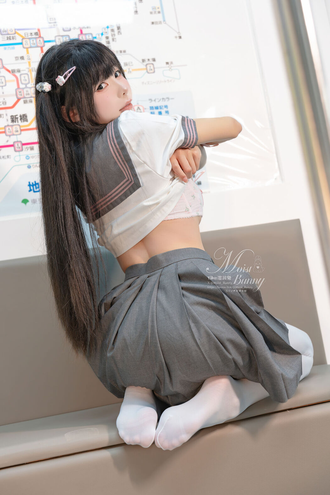 Coser@黏黏团子兔 – 12月作品 地铁萌妹 恋爱循环 Part2