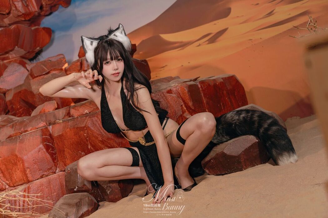 Coser@黏黏团子兔 – 12月月票特典 狼的诱惑