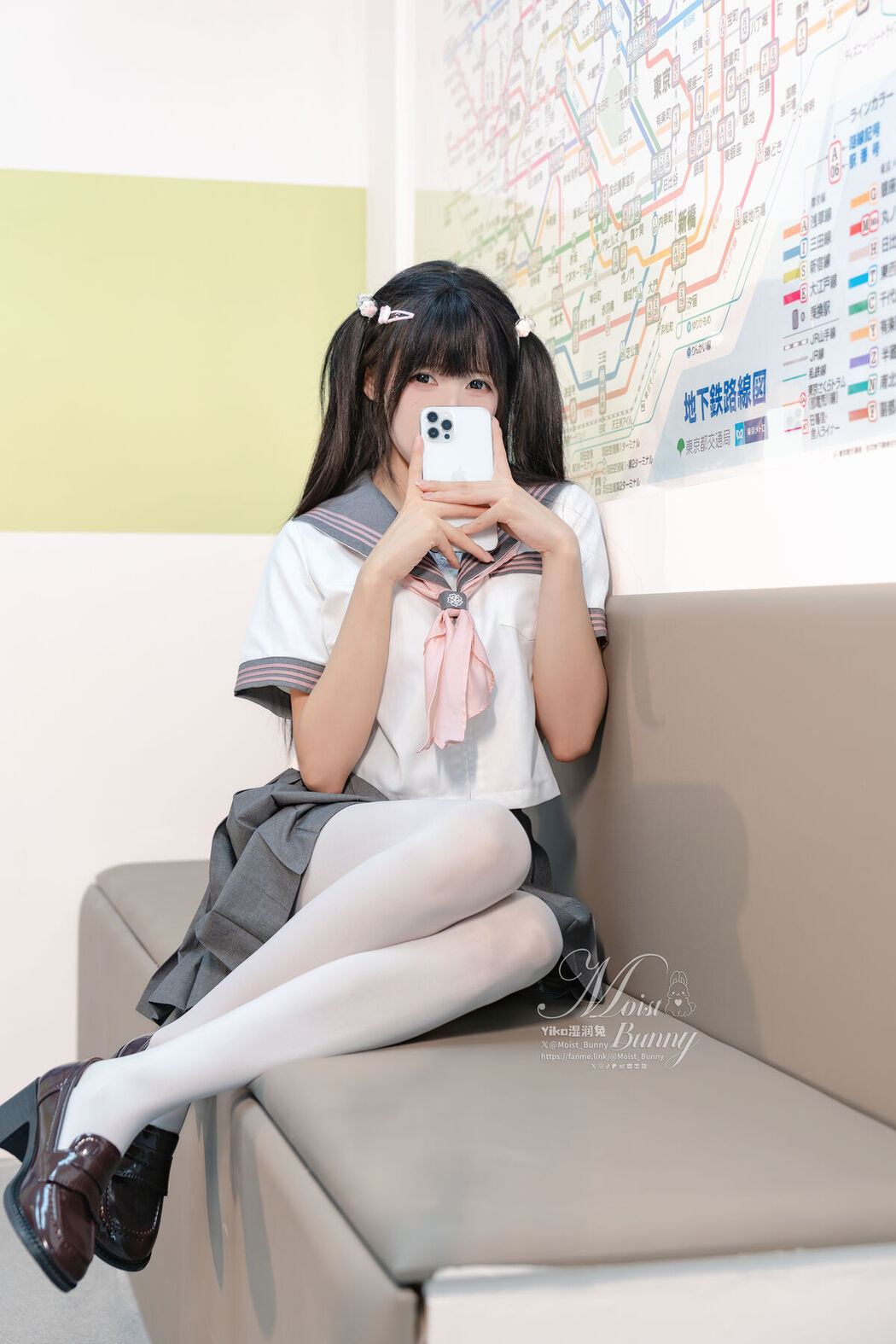 Coser@黏黏团子兔 – 12月作品 地铁萌妹 恋爱循环 Part1
