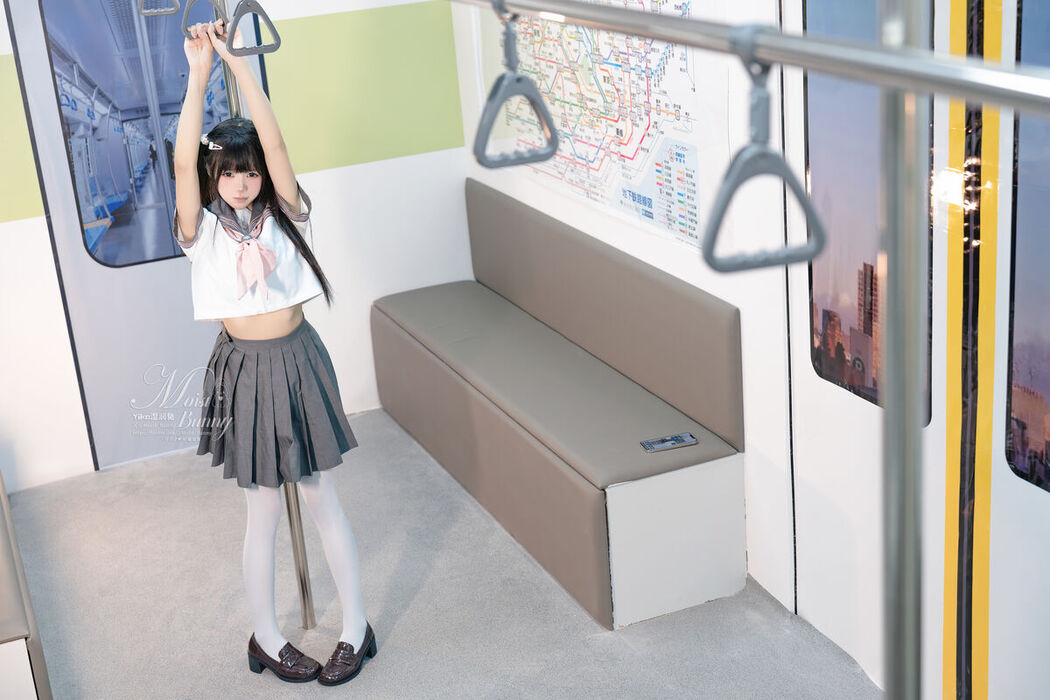 Coser@黏黏团子兔 – 12月作品 地铁萌妹 恋爱循环 Part3