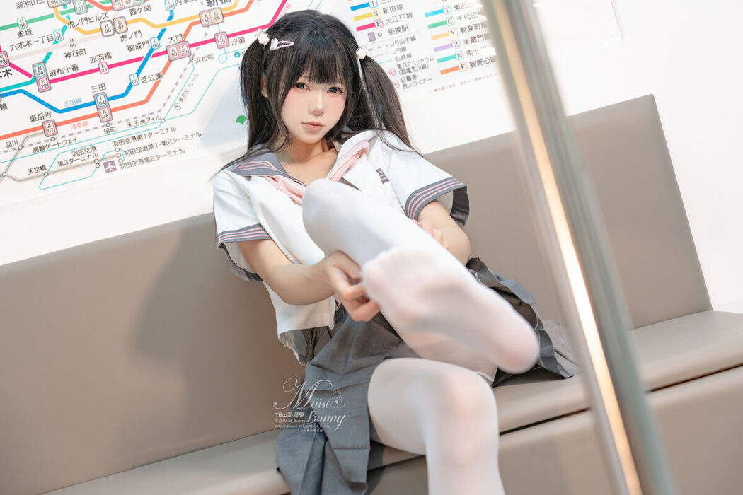 Coser@黏黏团子兔 – 12月作品 地铁萌妹 恋爱循环 Part2
