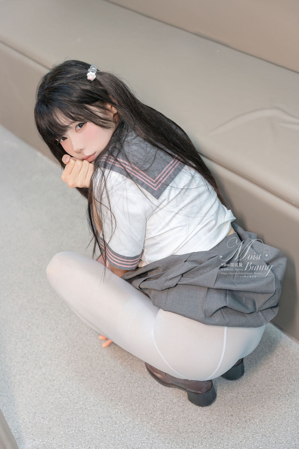 Coser@黏黏团子兔 – 12月作品 地铁萌妹 恋爱循环 Part2