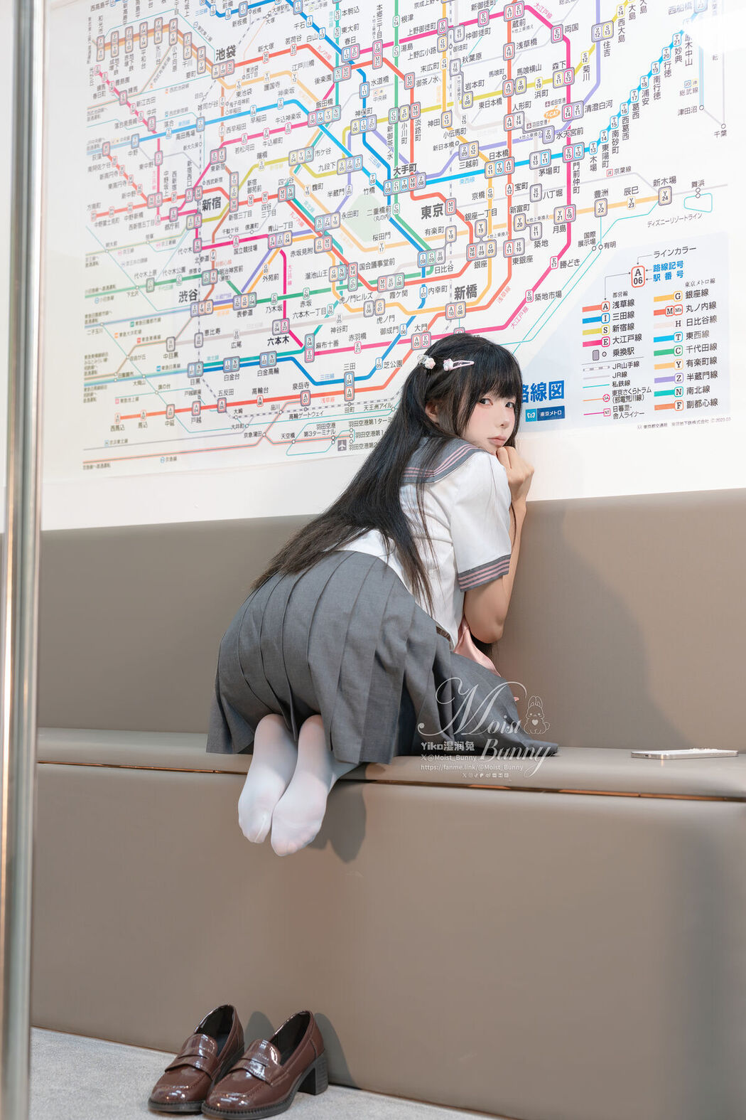 Coser@黏黏团子兔 – 12月作品 地铁萌妹 恋爱循环 Part2