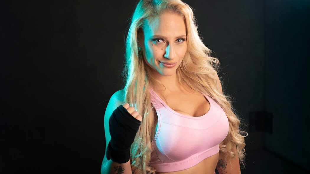 Ebanie Bridges Hot