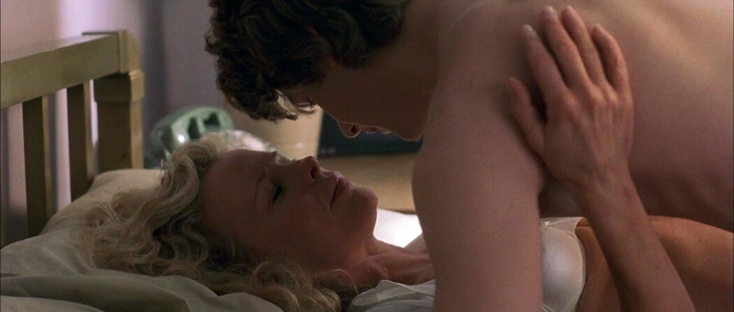 Kim Basinger Hot