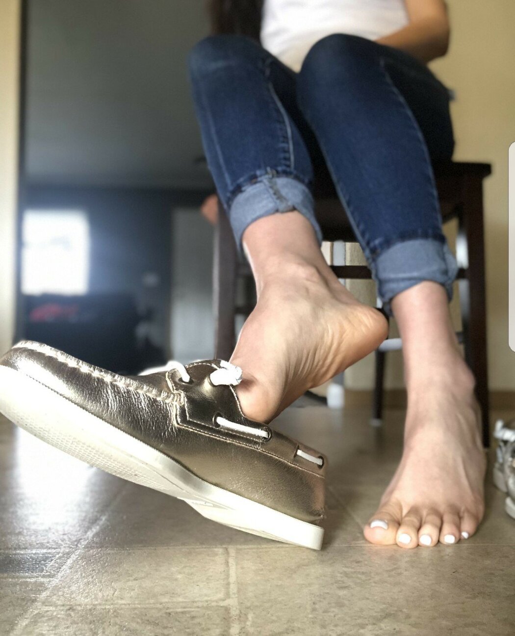 Shoeplay Dangling