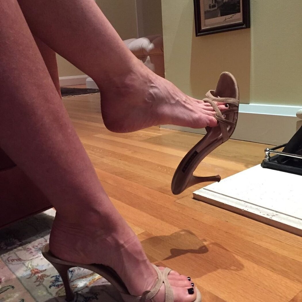 Shoeplay Dangling