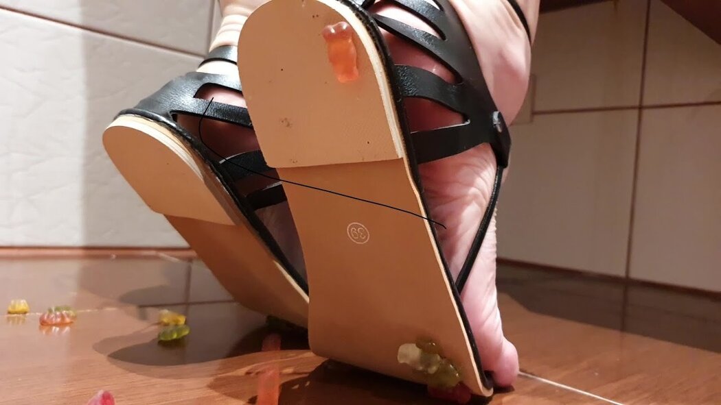 Shoeplay Dangling