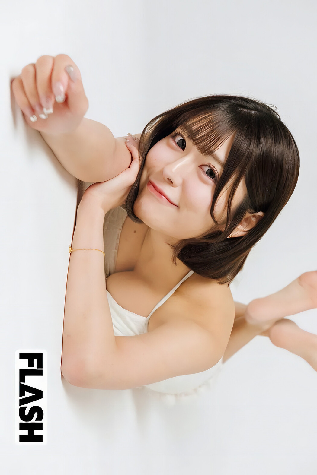 いま見るべきアイドル - 全員水着で!, FLASH 2025.05.06 (フラッシュ 2025年5月6日号)