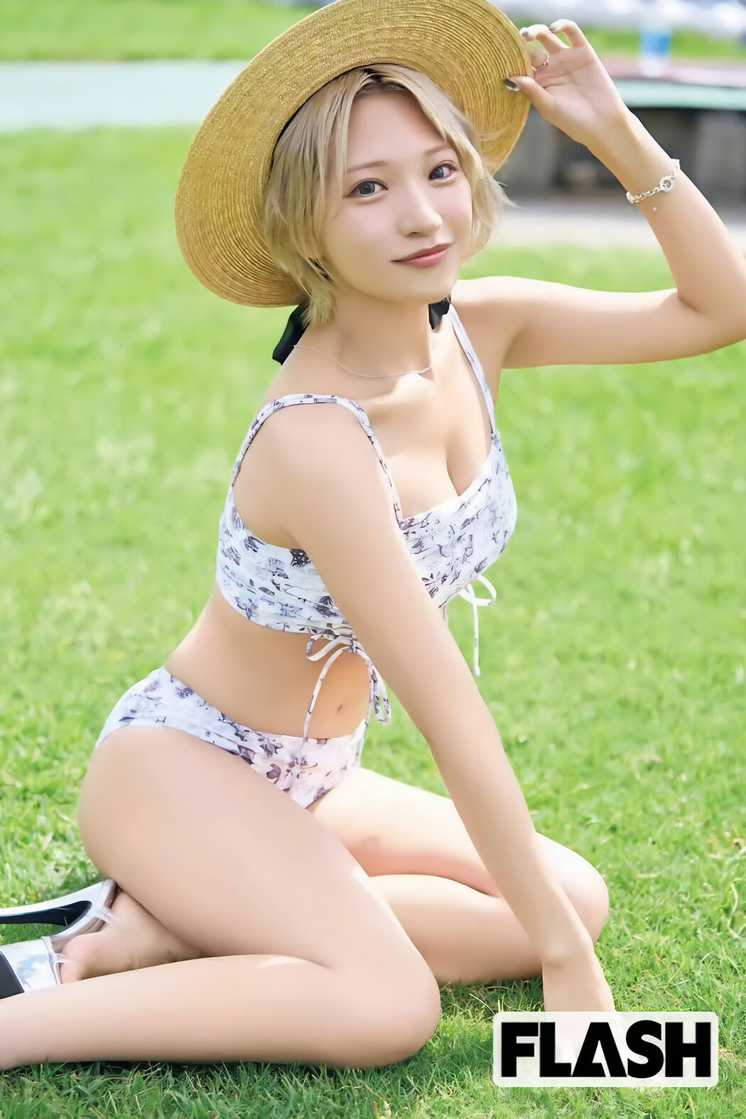 いま見るべきアイドル - 全員水着で!, FLASH 2025.05.06 (フラッシュ 2025年5月6日号)