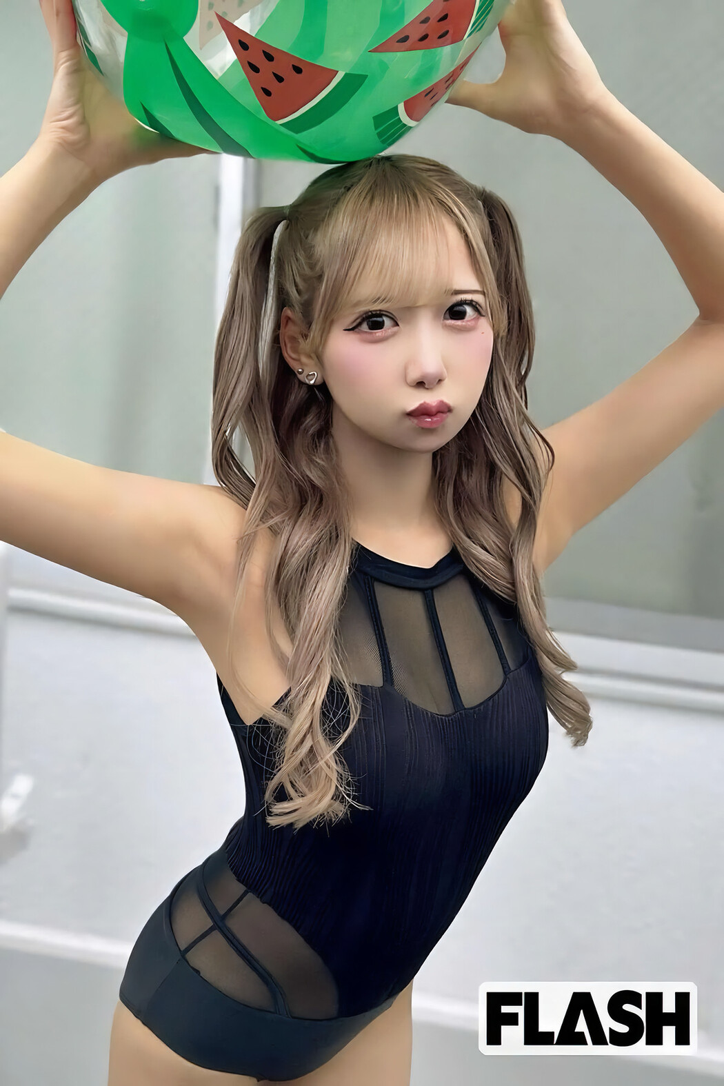 いま見るべきアイドル - 全員水着で!, FLASH 2025.05.06 (フラッシュ 2025年5月6日号)