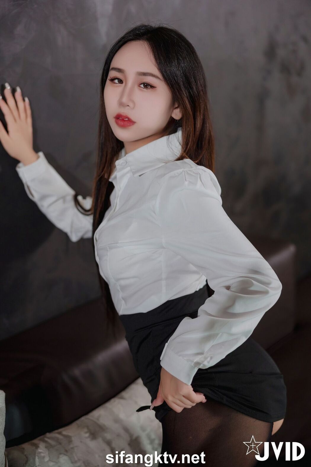 JVID Ying Mu Qing Zi 櫻木晴子 – 賣房賣到客戶的床上 Part2