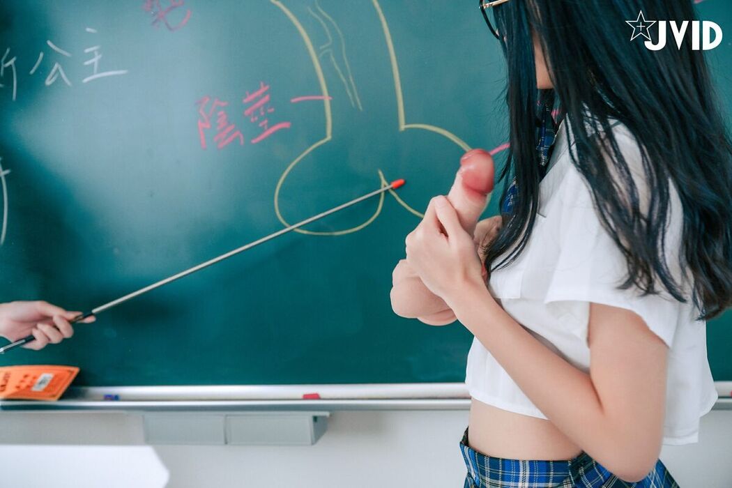 JVID Yan Yan 妍妍 Angel And 俄罗斯公主 – 精华作品 禁忌的师生恋 教师里的OL和JK肉欲百合 Part3