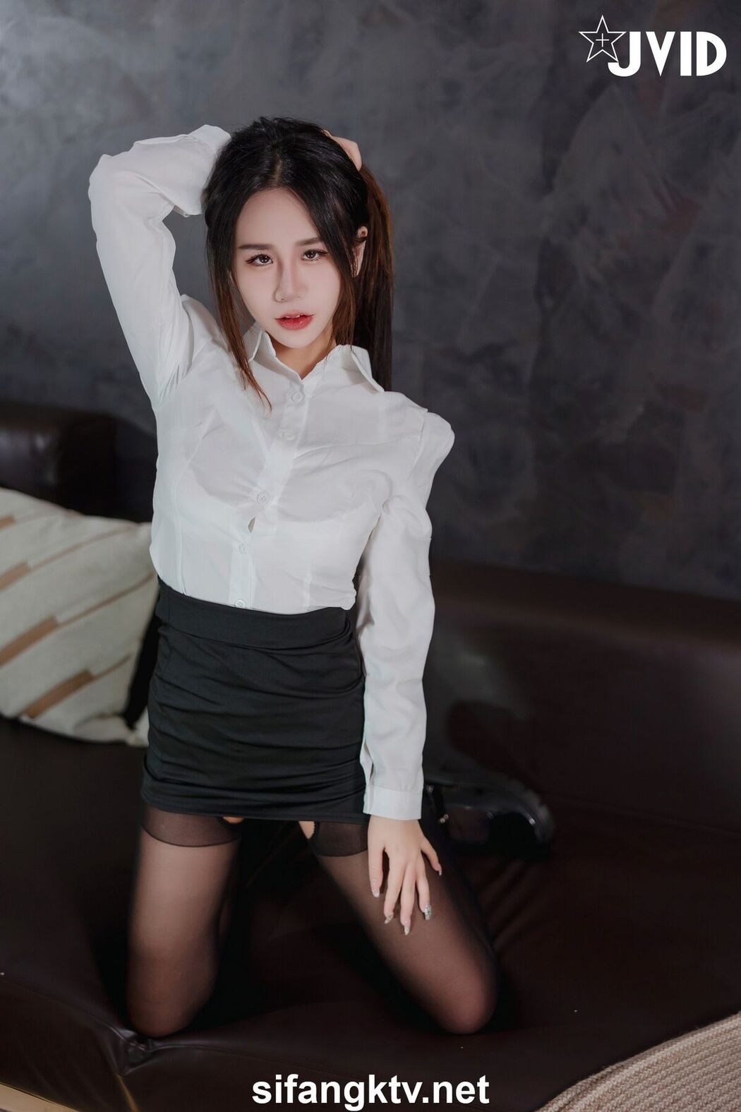 JVID Ying Mu Qing Zi 櫻木晴子 – 賣房賣到客戶的床上 Part2