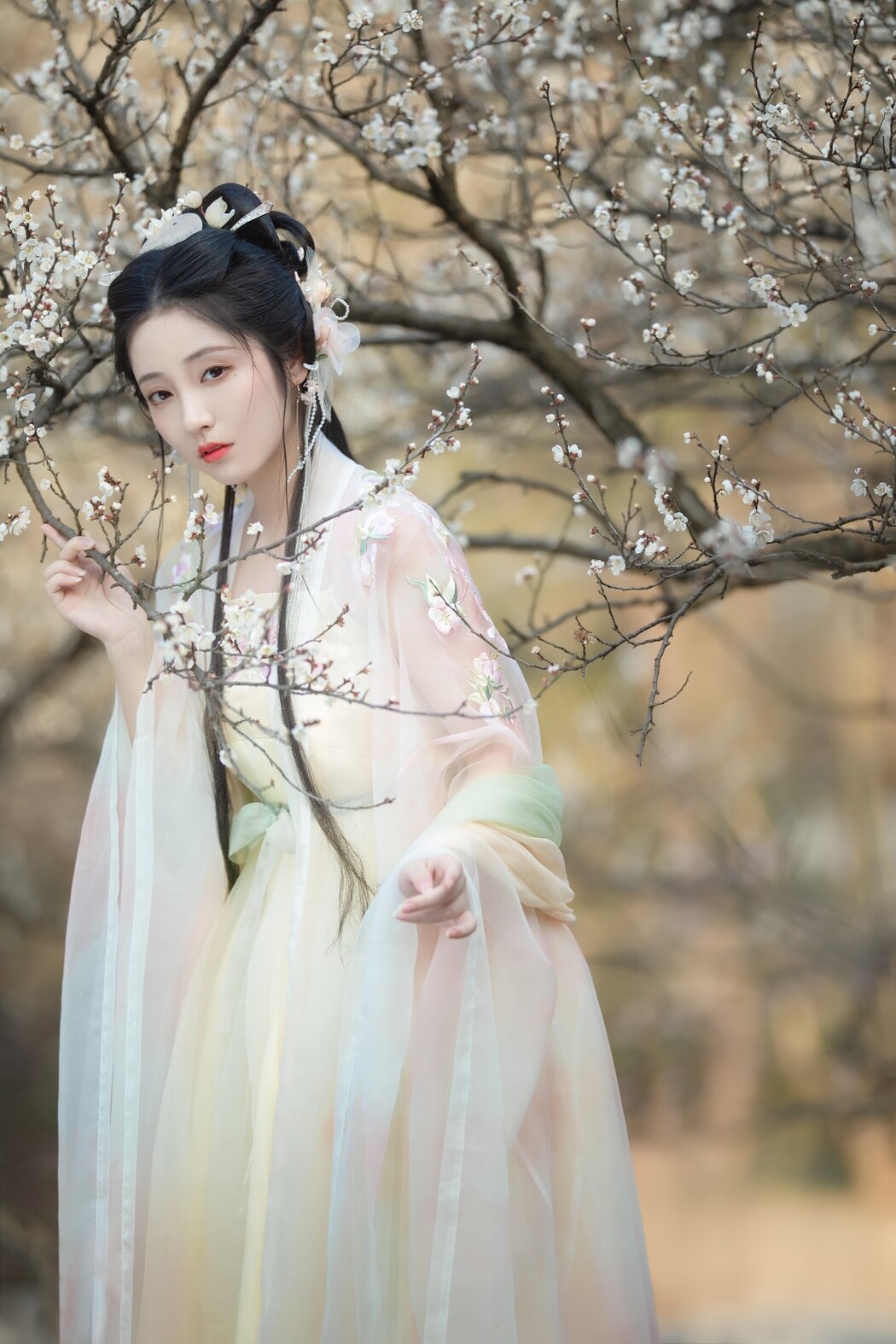 YiTuYu艺图语 Vol.1562 Xiao Wen Nuan Xiang Yao Ge Da Tai Yang