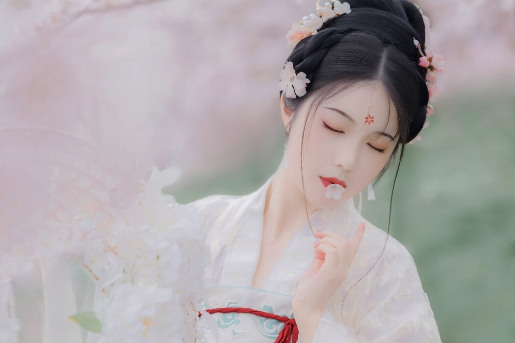 YiTuYu艺图语 Vol.1602 Tong Tong