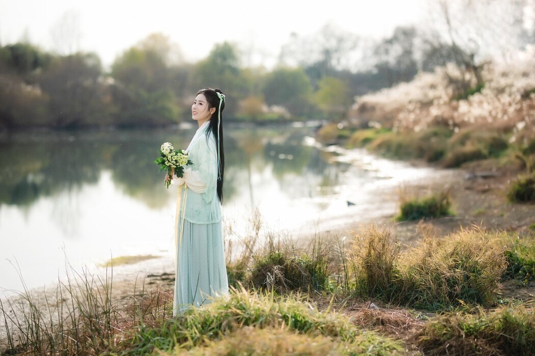 YiTuYu艺图语 Vol.1561 Ren Jian Yue-Su Chen