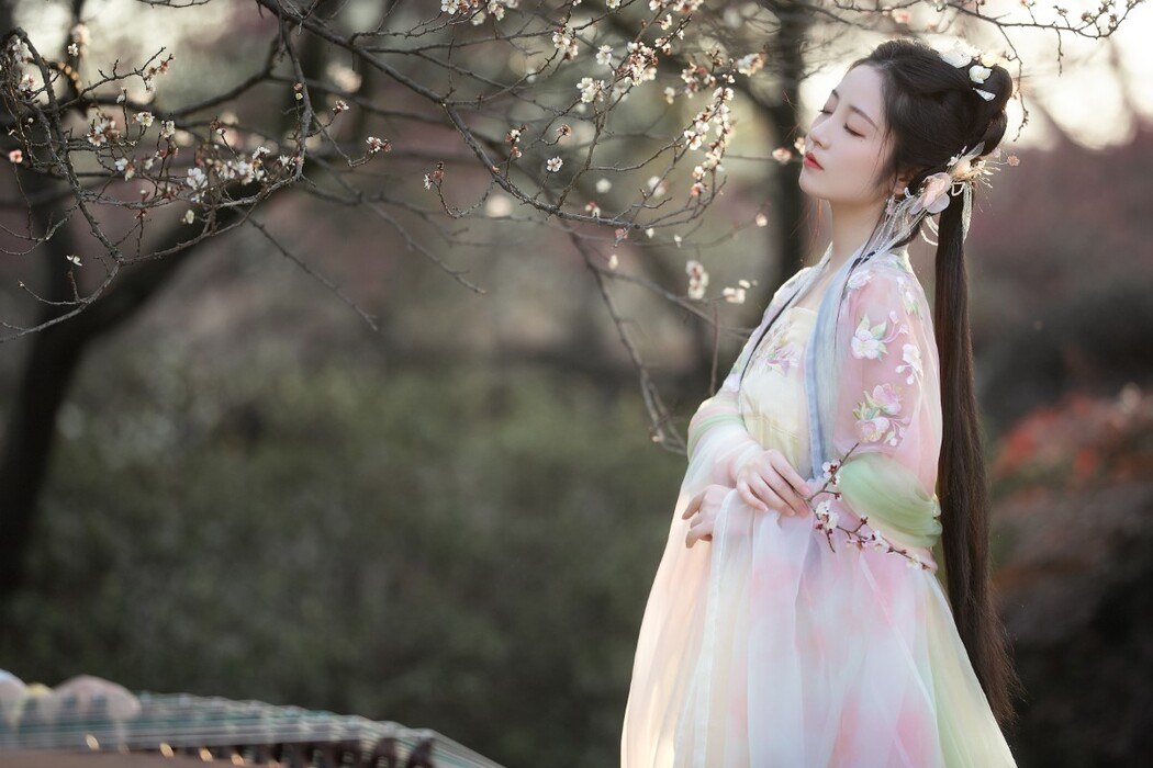 YiTuYu艺图语 Vol.1562 Xiao Wen Nuan Xiang Yao Ge Da Tai Yang