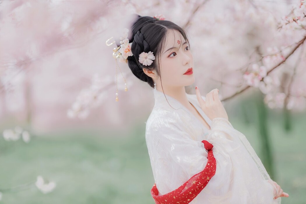 YiTuYu艺图语 Vol.1602 Tong Tong