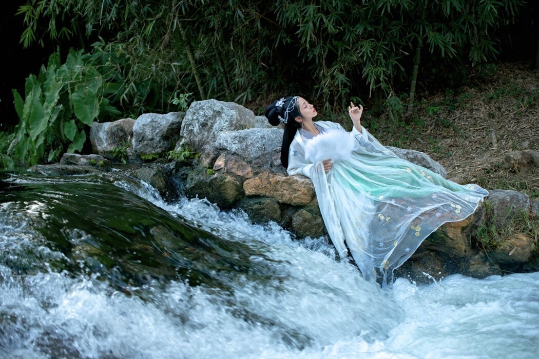 YiTuYu艺图语 Vol.1586 Xiao Wen Nuan Xiang Yao Ge Da Tai Yang