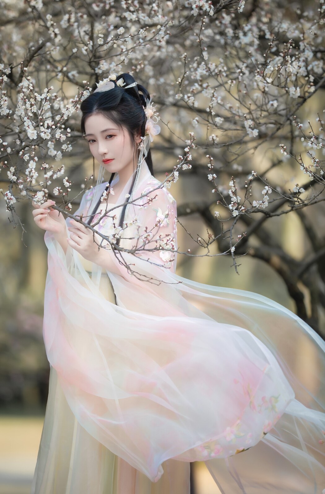 YiTuYu艺图语 Vol.1562 Xiao Wen Nuan Xiang Yao Ge Da Tai Yang