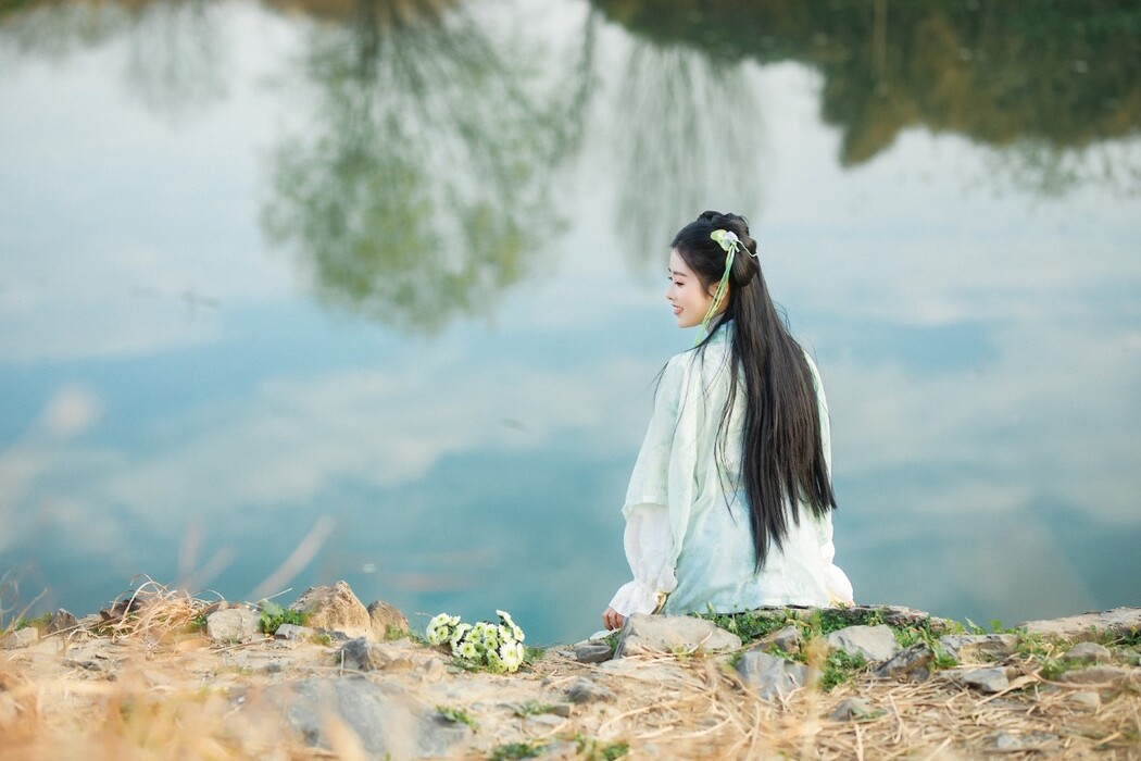 YiTuYu艺图语 Vol.1561 Ren Jian Yue-Su Chen