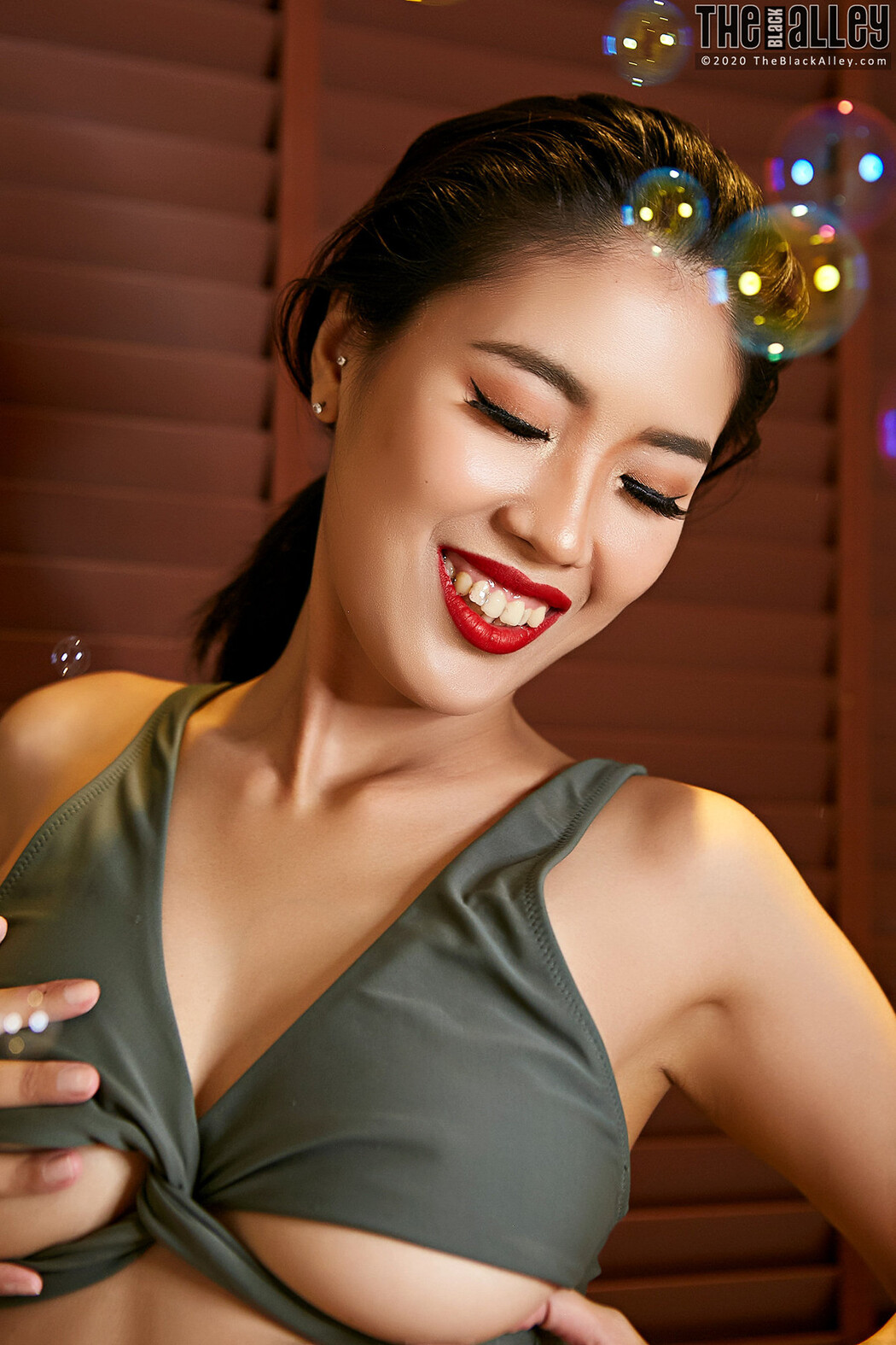 Deanna The Black Alley Photobook Set.16